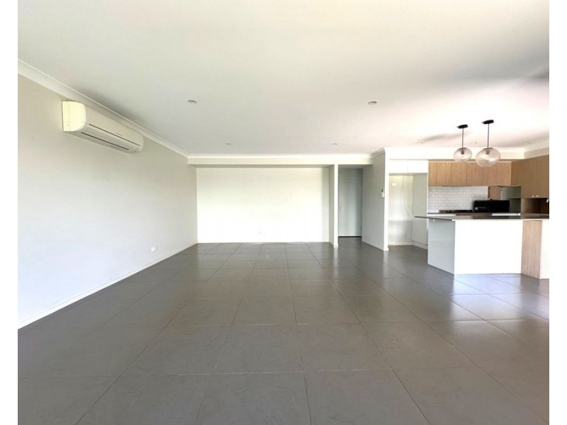 8 Neiwand Street, Kearneys Spring QLD 4350