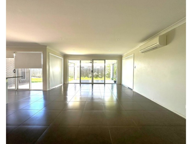 8 Neiwand Street, Kearneys Spring QLD 4350