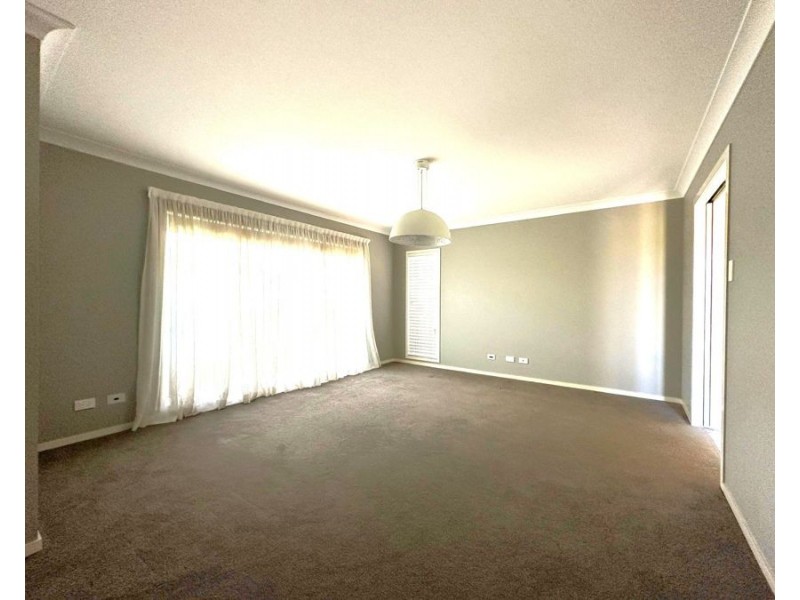 8 Neiwand Street, Kearneys Spring QLD 4350