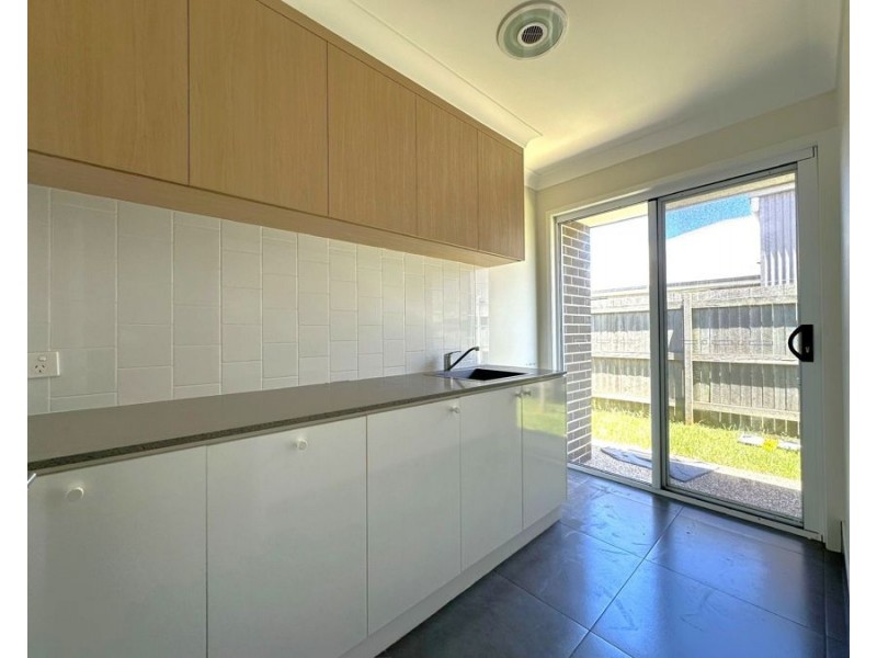 8 Neiwand Street, Kearneys Spring QLD 4350