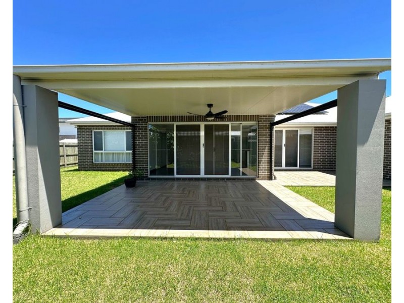 8 Neiwand Street, Kearneys Spring QLD 4350