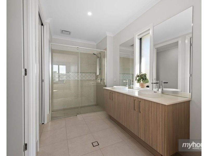 17 Saint Andrews Crescent, Highfields QLD 4352