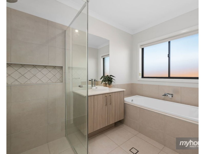 17 Saint Andrews Crescent, Highfields QLD 4352