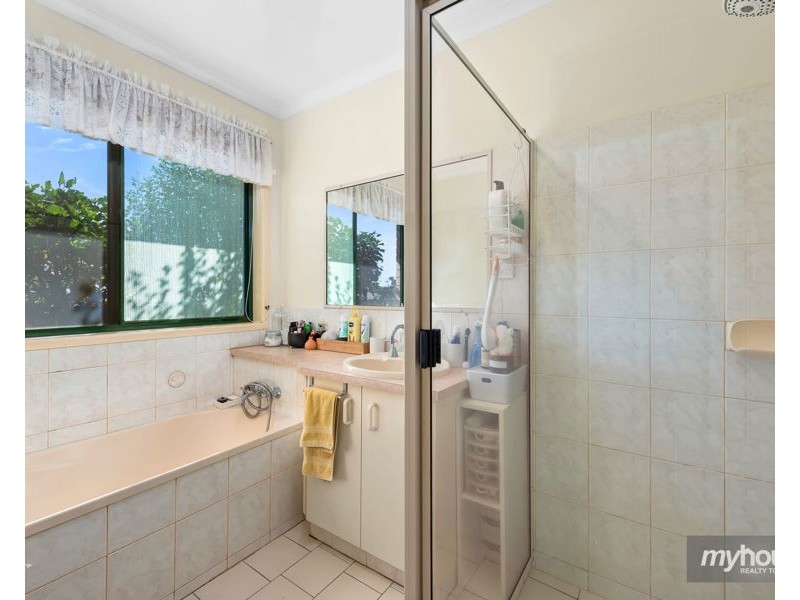 12 Gainsborough Drive, Glenvale QLD 4350