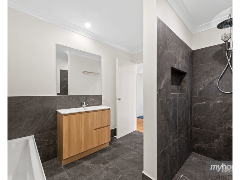 14 Florence Street, Harristown QLD 4350