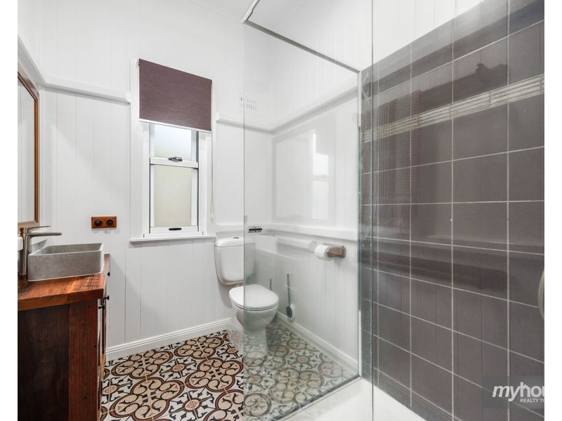 6 Jenkins Street, Newtown QLD 4350