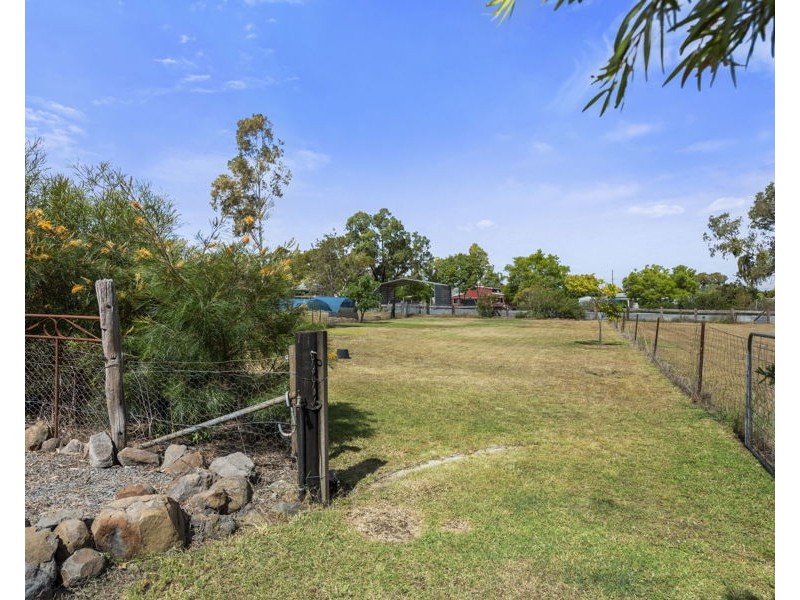 10 Hartwig Street, Goombungee QLD 4354