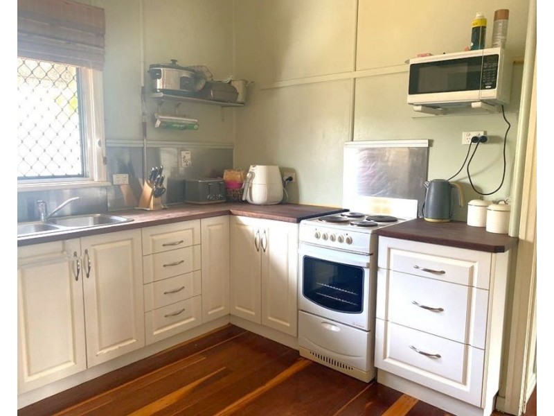 8a Dodd Street, Newtown QLD 4350
