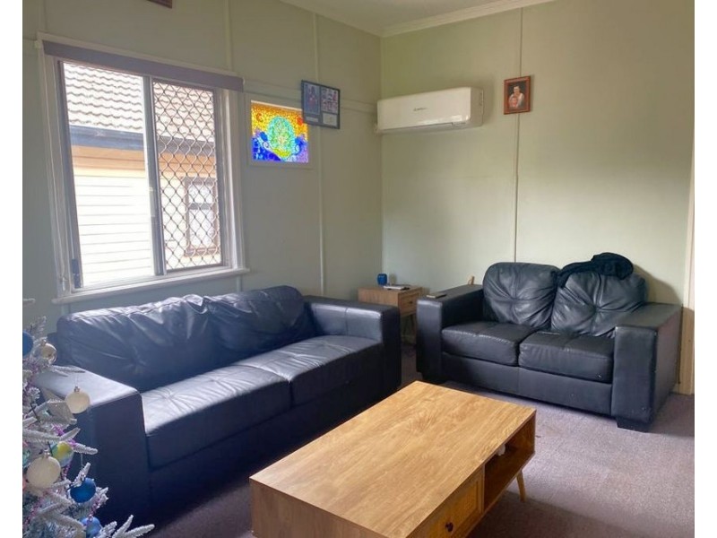 8a Dodd Street, Newtown QLD 4350