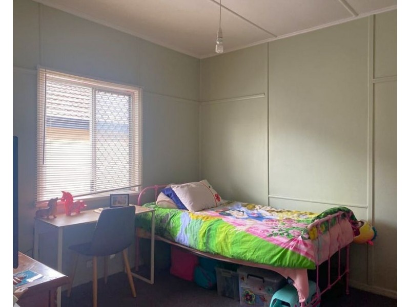 8a Dodd Street, Newtown QLD 4350