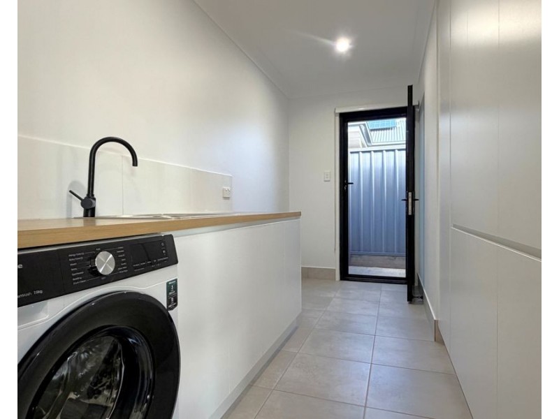 22 Madonna Circuit, Middle Ridge QLD 4350