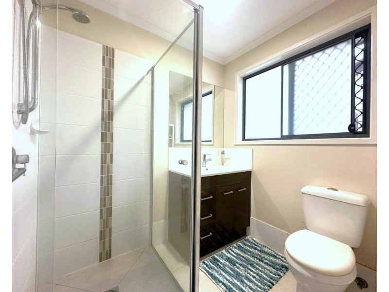 16 Gains Place, Glenvale QLD 4350