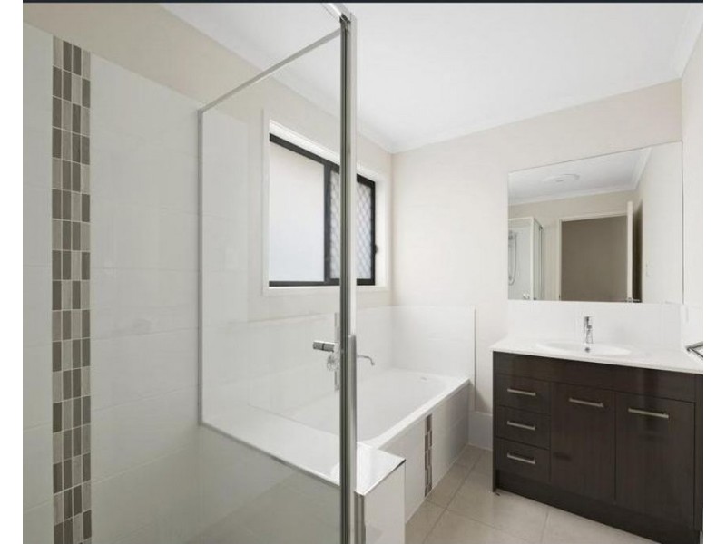 16 Gains Place, Glenvale QLD 4350