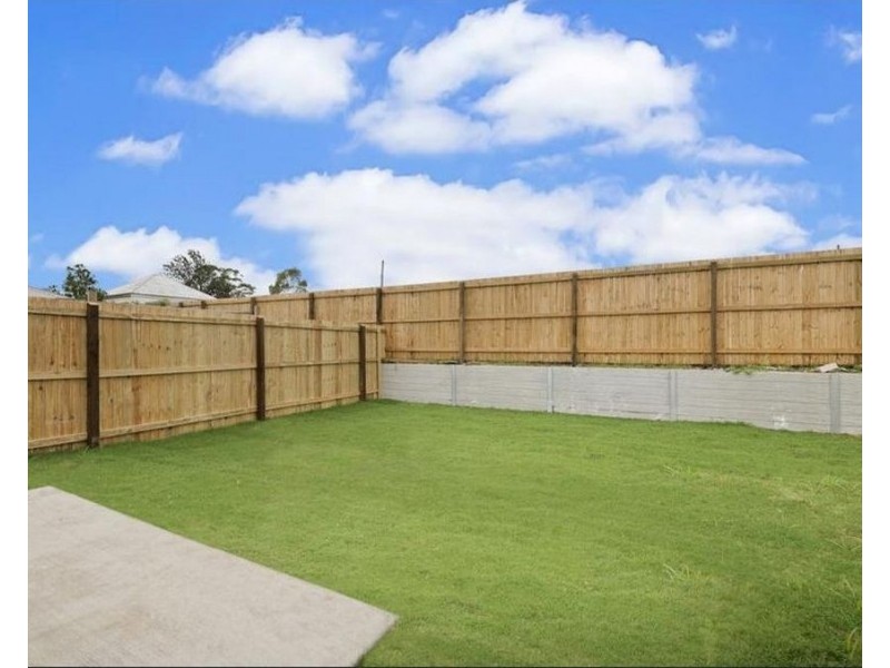 16 Gains Place, Glenvale QLD 4350