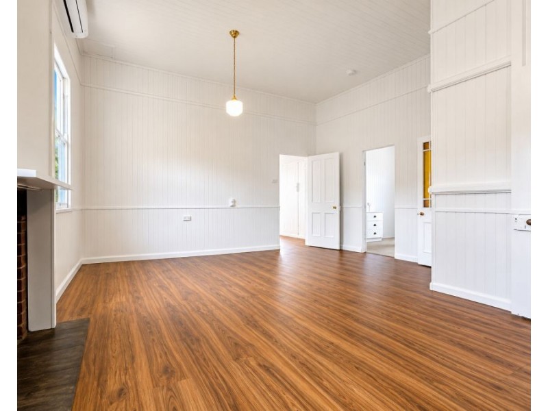 198 Ruthven Street, North Toowoomba QLD 4350