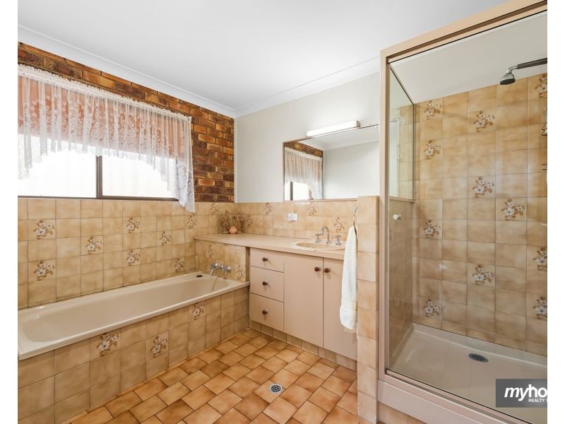 16 Stumm Street, Kearneys Spring QLD 4350