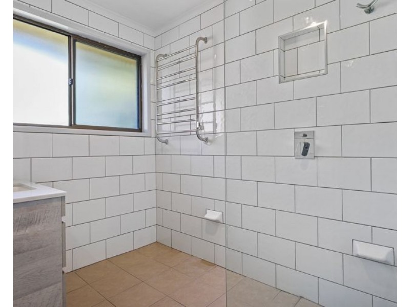 10 Schultz Street, Kearneys Spring QLD 4350