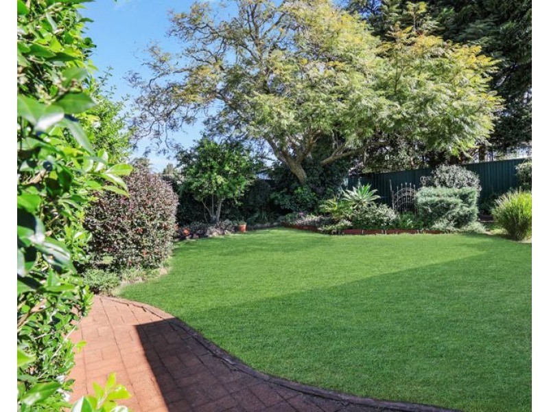 10 Schultz Street, Kearneys Spring QLD 4350