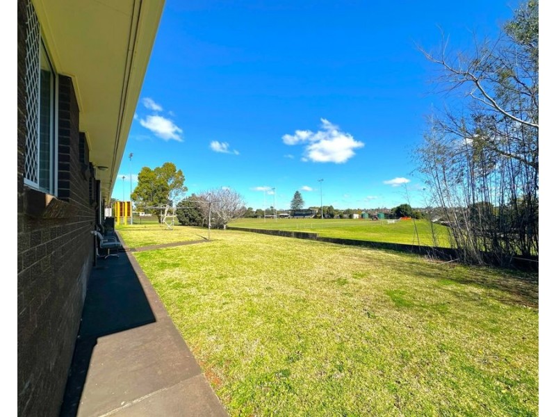 4/327 Hume Street, South Toowoomba QLD 4350