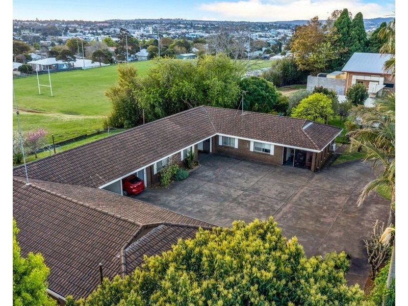 4/327 Hume Street, South Toowoomba QLD 4350