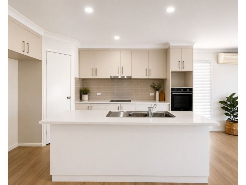 2/13 Jacaranda Court, Westbrook QLD 4350