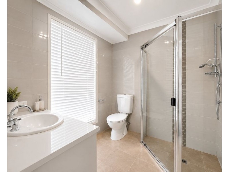 2/13 Jacaranda Court, Westbrook QLD 4350