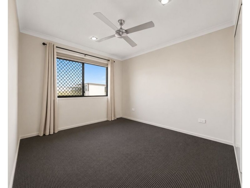 2/13 Jacaranda Court, Westbrook QLD 4350