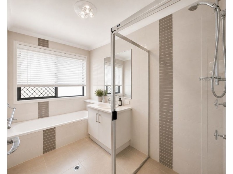 2/13 Jacaranda Court, Westbrook QLD 4350