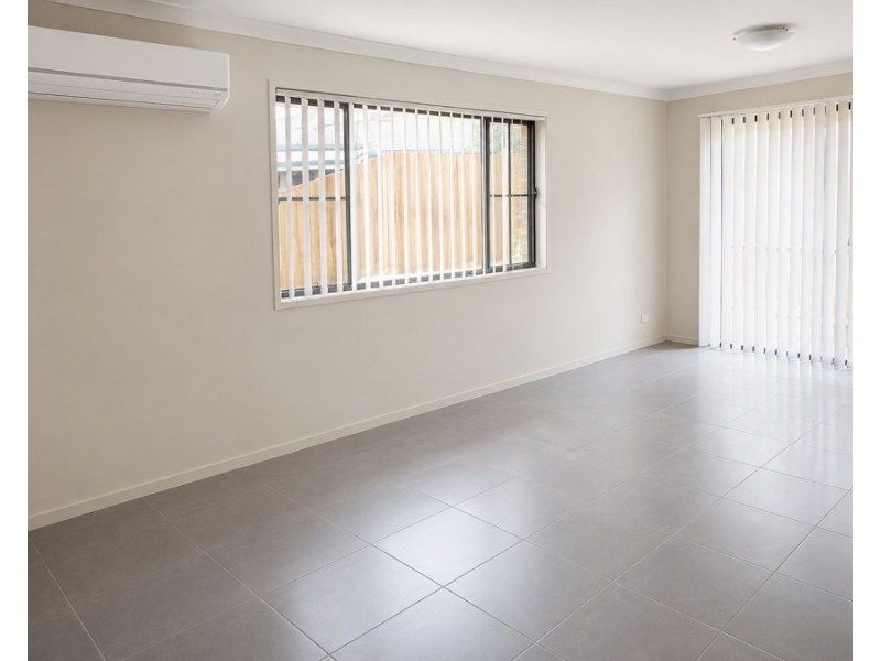 2/16 Adelaide Street, Cranley QLD 4350