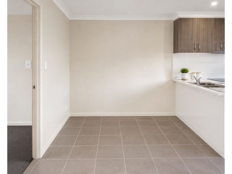 2/16 Adelaide Street, Cranley QLD 4350
