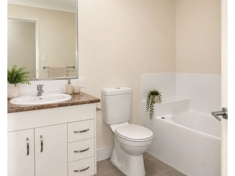 2/16 Adelaide Street, Cranley QLD 4350