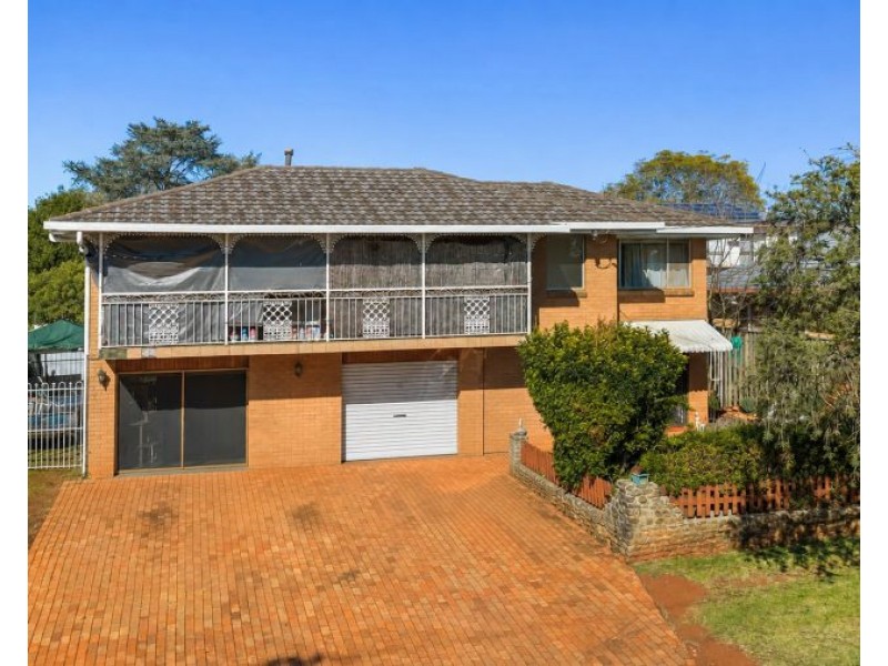 152 Alderley Street, Centenary Heights QLD 4350