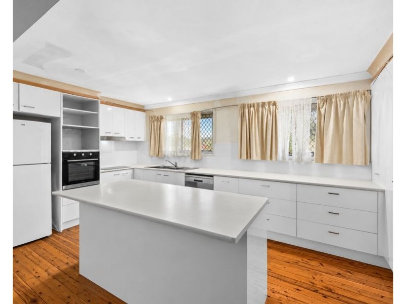 152 Alderley Street, Centenary Heights QLD 4350