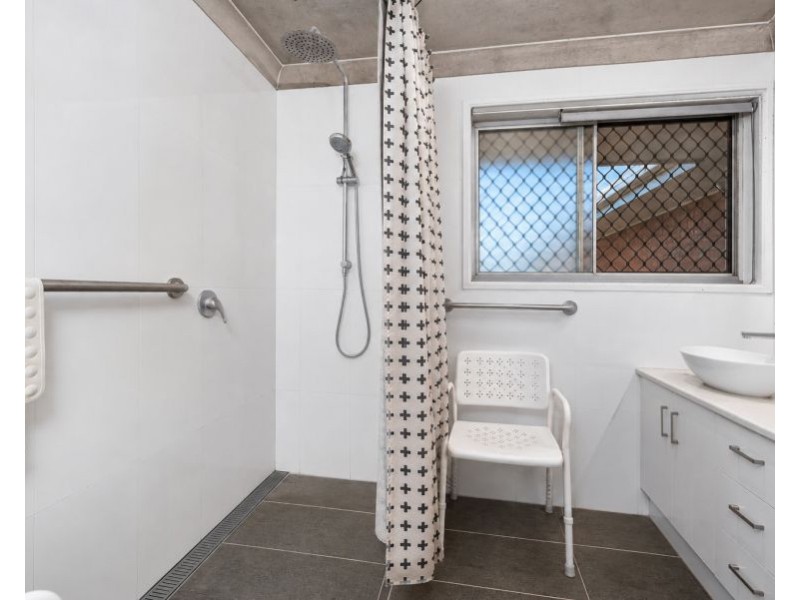 152 Alderley Street, Centenary Heights QLD 4350