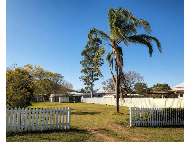 30 East Street, Kingsthorpe QLD 4400