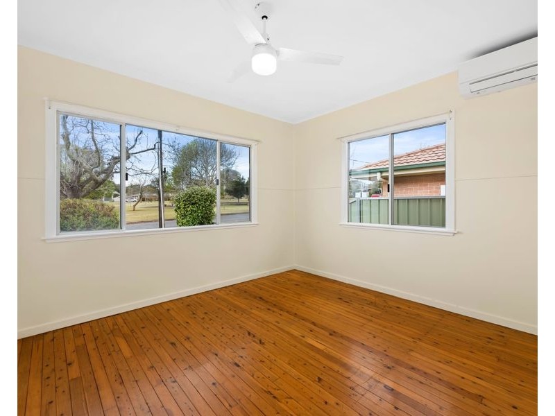 5 Eardley Street, Newtown QLD 4350