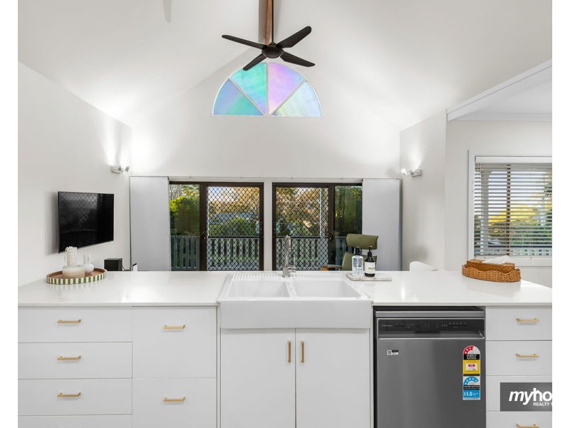 7 Skyline Drive, Blue Mountain Heights QLD 4350