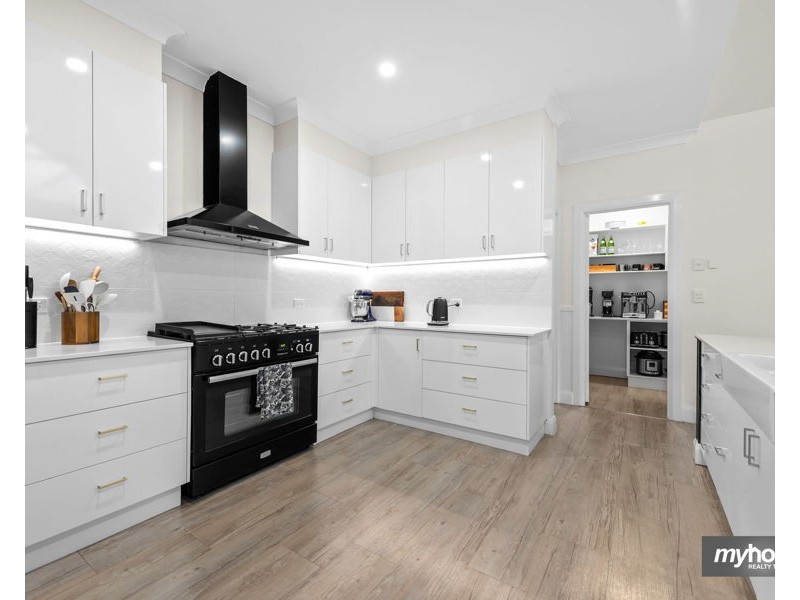 7 Skyline Drive, Blue Mountain Heights QLD 4350