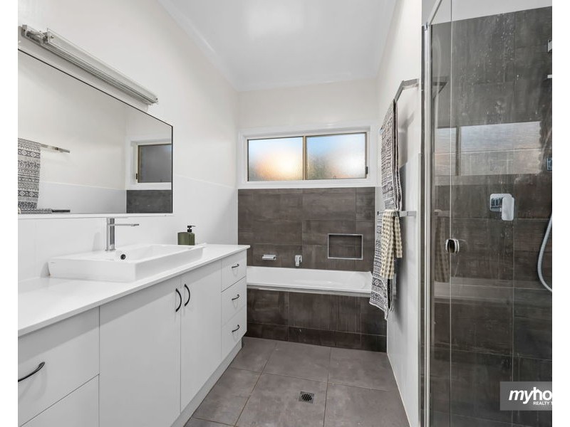 7 Skyline Drive, Blue Mountain Heights QLD 4350