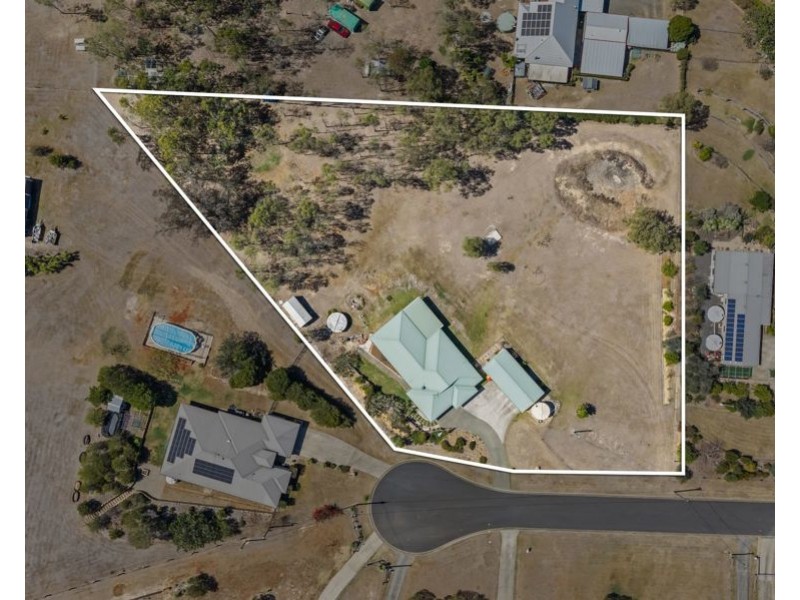 8 Kate Court, Withcott QLD 4352