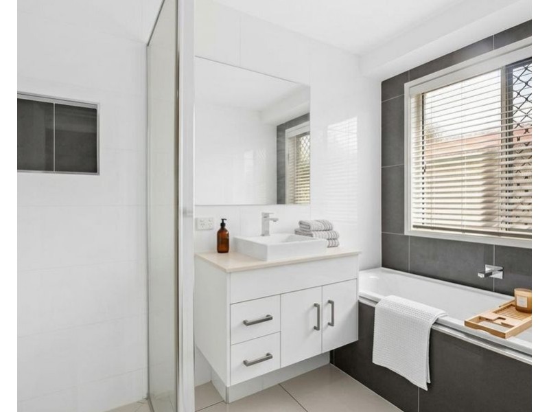 2/3 Phyllis Street, Harristown QLD 4350