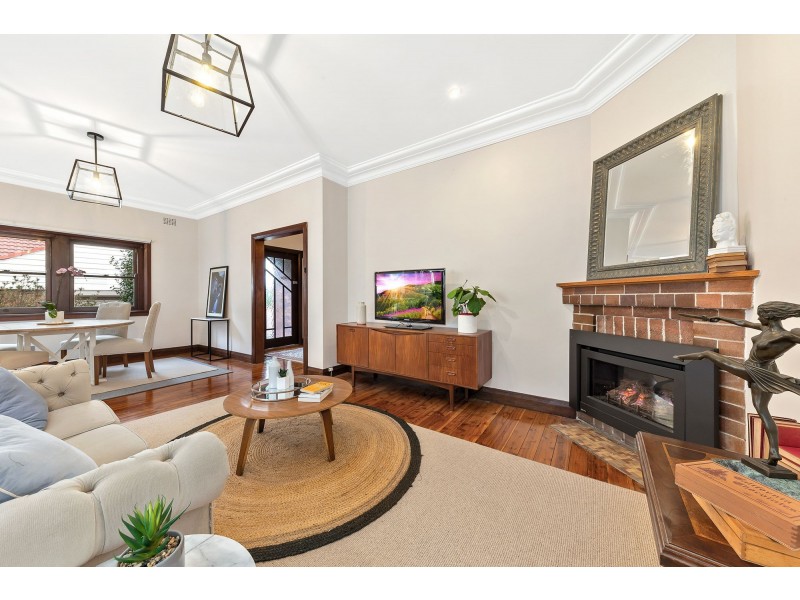 4 Sixth Avenue, Denistone NSW 2114