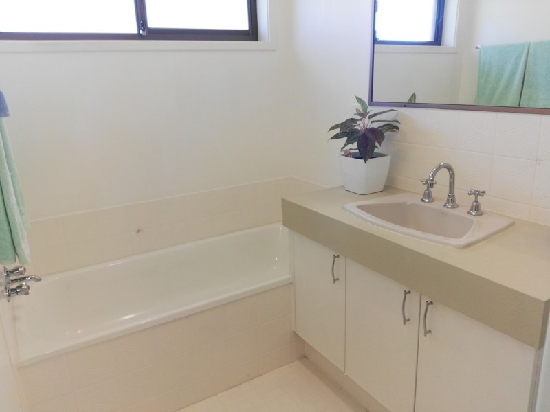 34 Bronzewing Close, Elanora QLD 4221