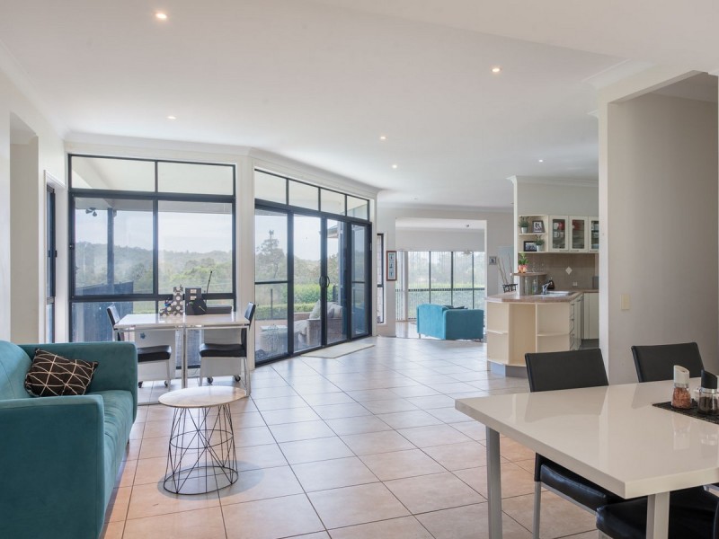 23 Coorumbene Court, Tallai QLD 4213