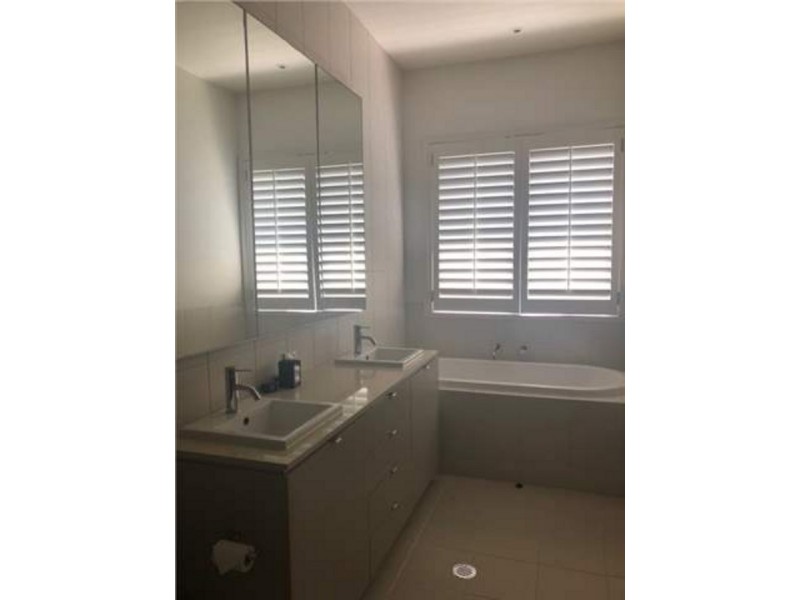 56 Watts Drive, Varsity Lakes QLD 4227