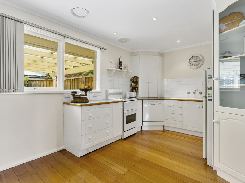 32 Dixon Avenue, Croydon VIC 3136