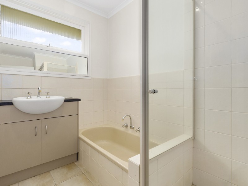 32 Dixon Avenue, Croydon VIC 3136