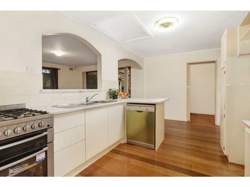 18 Kincumber Drive, Croydon VIC 3136