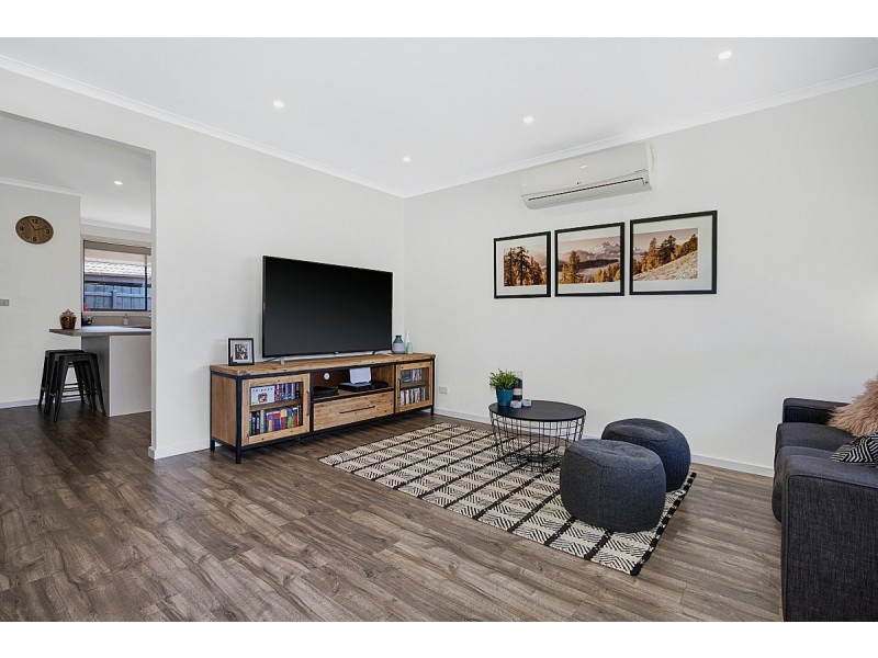 2/30 Simpson Drive, Dandenong North VIC 3175
