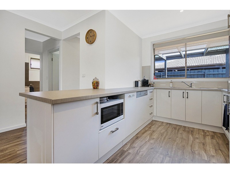2/30 Simpson Drive, Dandenong North VIC 3175